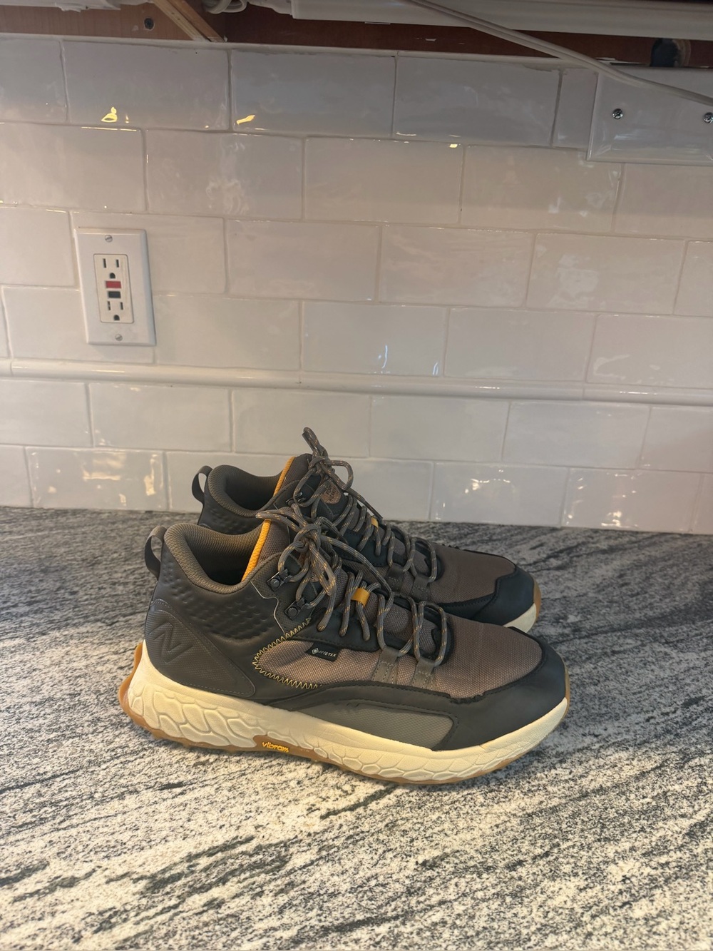 Men’s New Balance Fresh Foam X Hierro HT Mid Gore-Tex Size 9.5